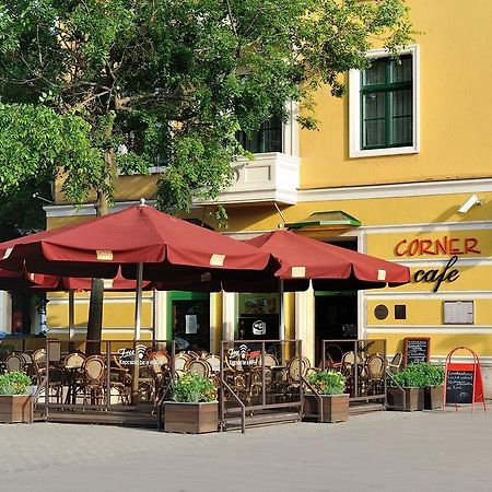 卡瓦哈兹角落酒店 Dunaújváros 外观 照片