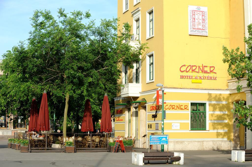 卡瓦哈兹角落酒店 Dunaújváros 外观 照片