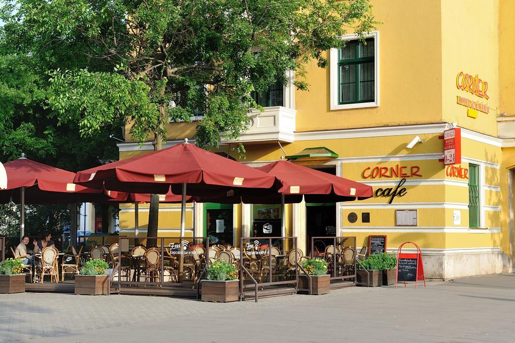 卡瓦哈兹角落酒店 Dunaújváros 外观 照片